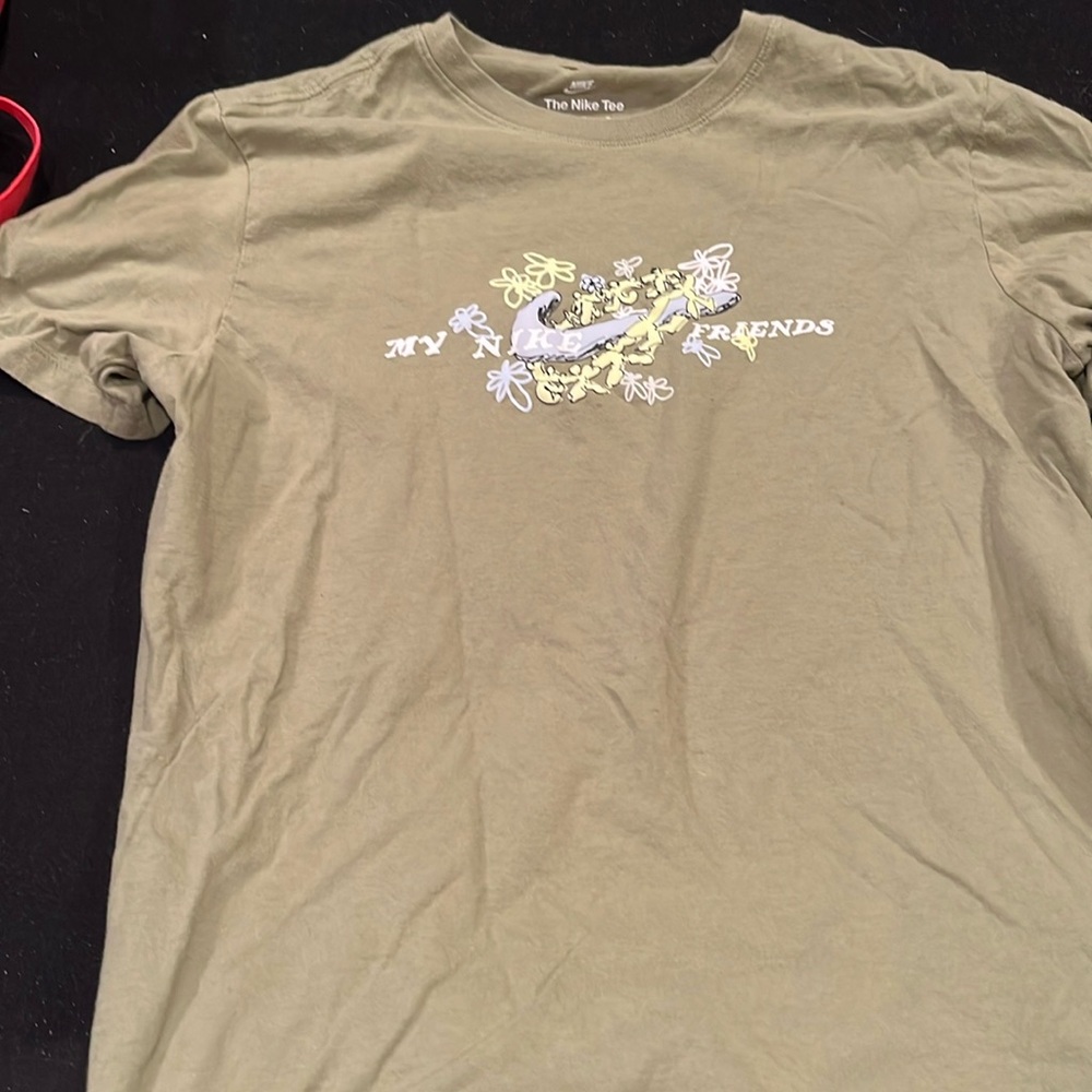 Nike green t shirt medium